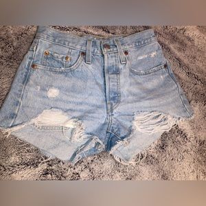 levi’s 501 ripped jean shorts